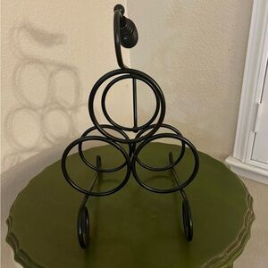 Beautiful Black 3 Piece Metal
Wine Holder - Excellent
Condition